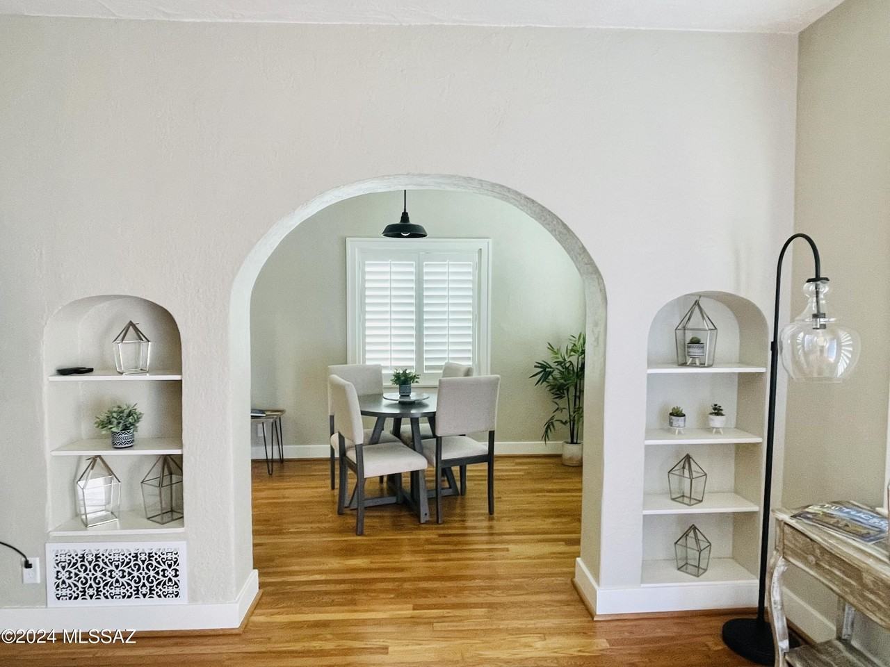 1927 E Hawthorne St - Photo 3 of 25