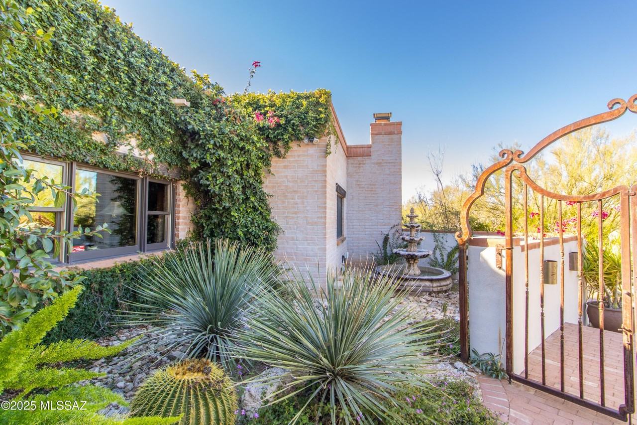 1640 E Entrada Once - Photo 3 of 47