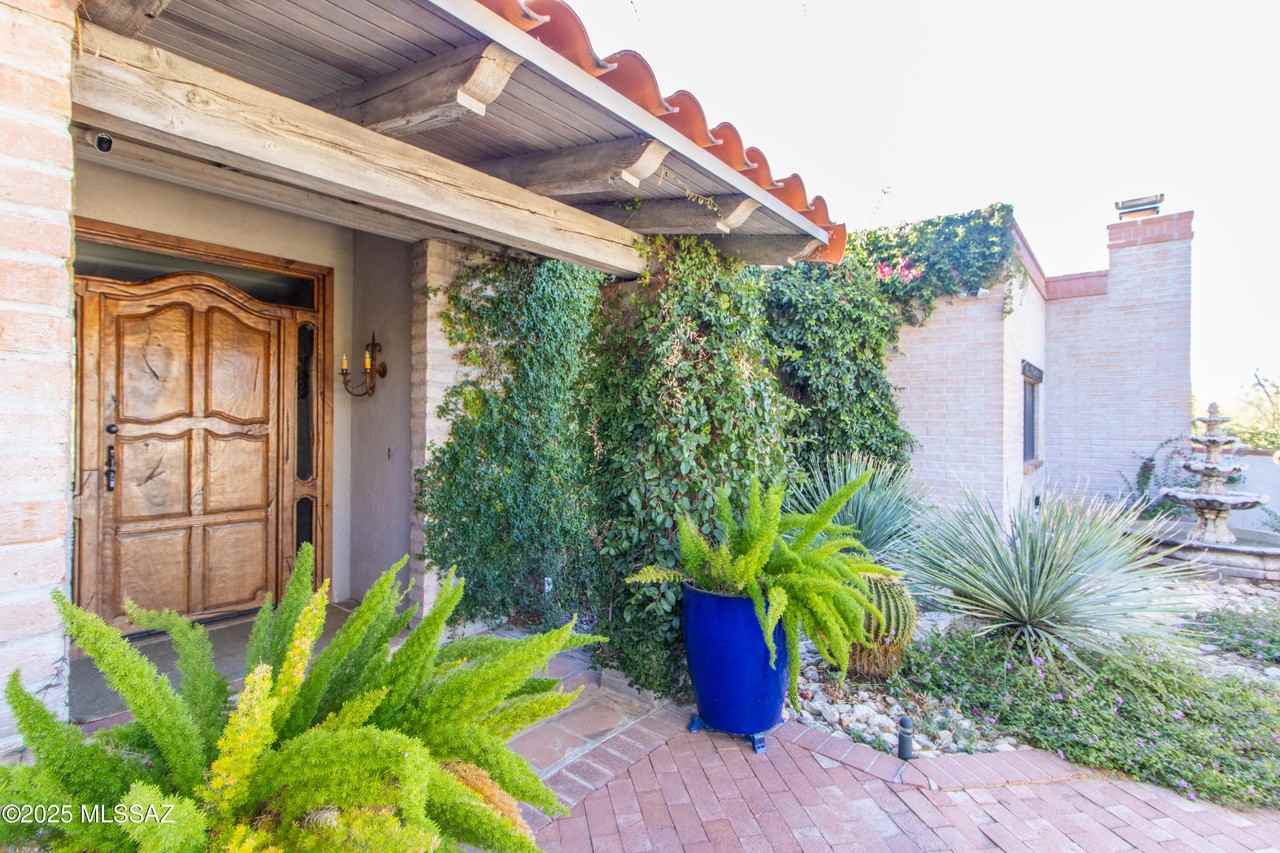 1640 E Entrada Once - Photo 4 of 47