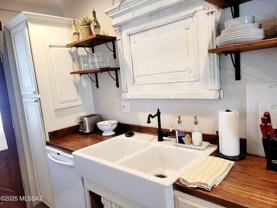 2116 N Catalina Ave - Photo 1 of 1