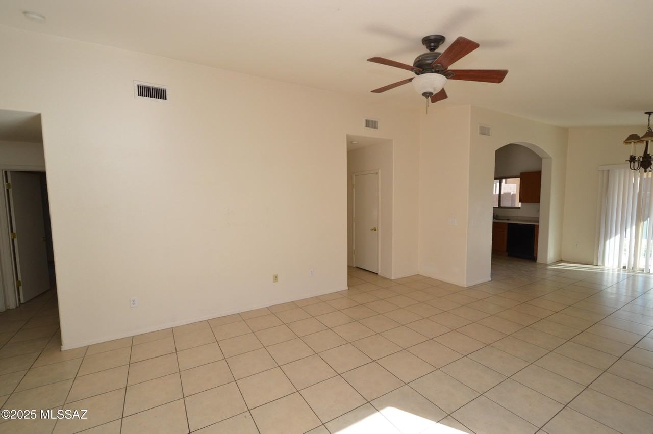 664 S Painted River Way - Photo 2 of 11