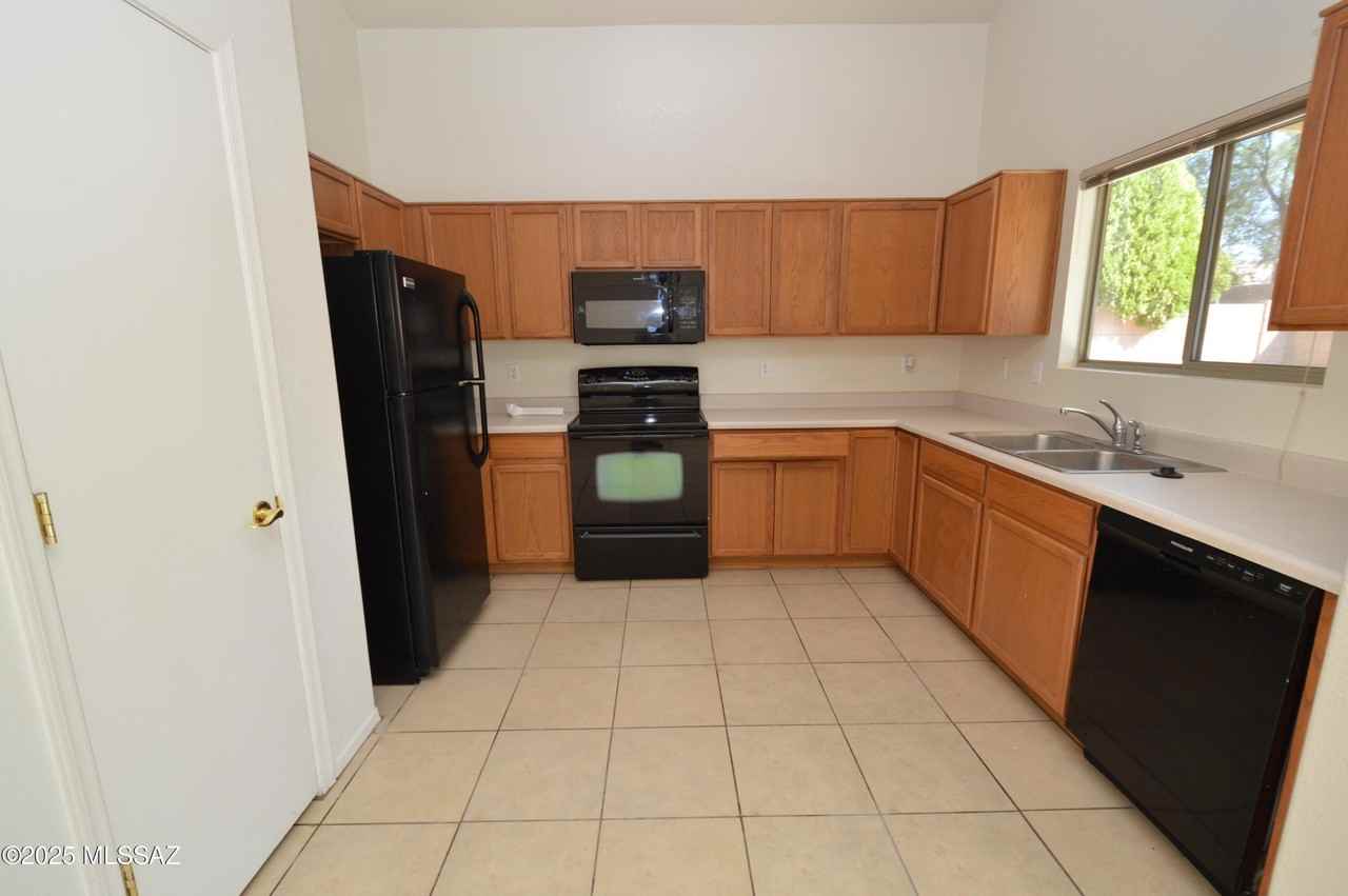 664 S Painted River Way - Photo 4 of 11