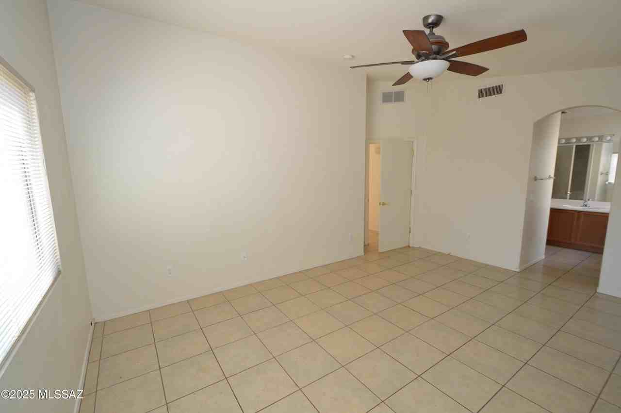 664 S Painted River Way - Photo 5 of 11