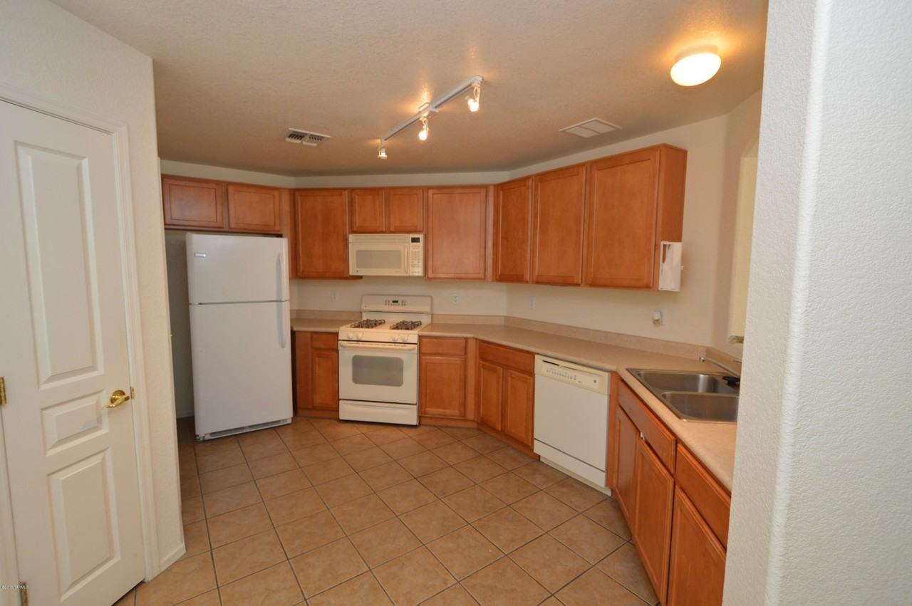 6815 W Quailwood Way - Photo 3 of 12