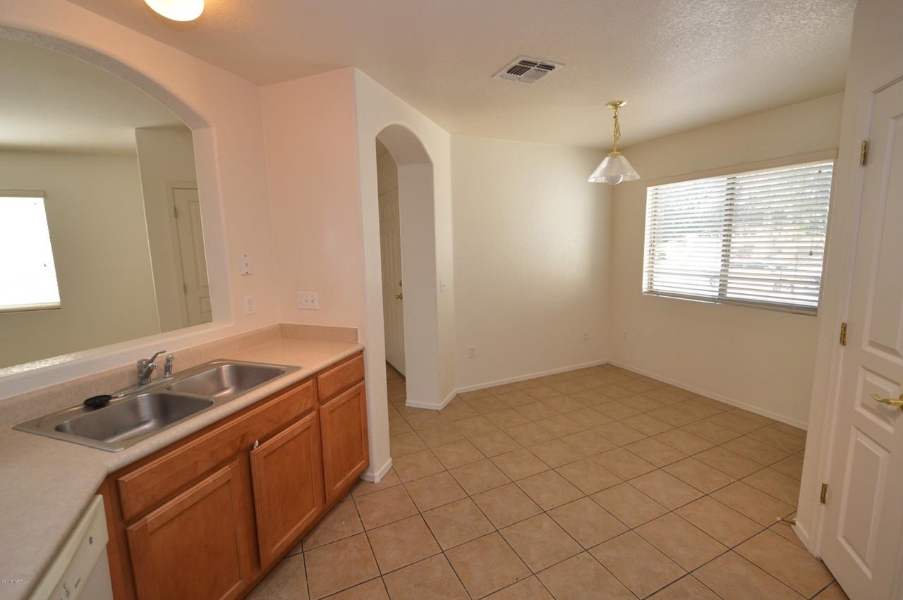 6815 W Quailwood Way - Photo 4 of 12