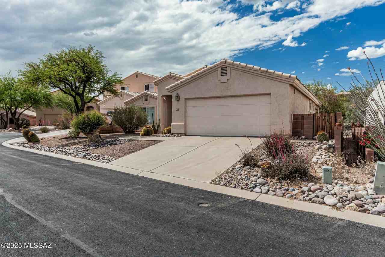 1070 W Possum Creek Ln - Photo 3 of 28