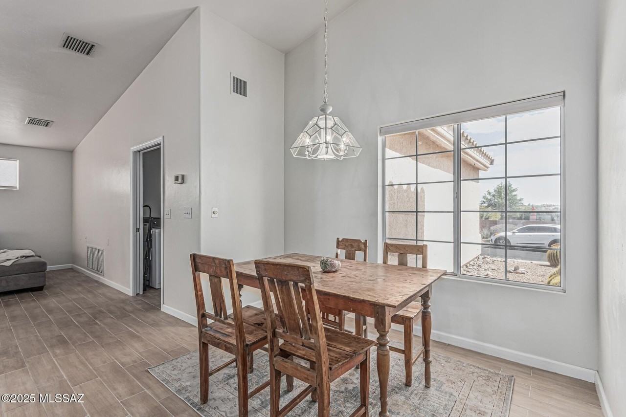 1070 W Possum Creek Ln - Photo 7 of 28