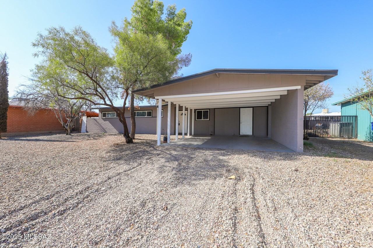 6824 E 38th St - Photo 2 of 6