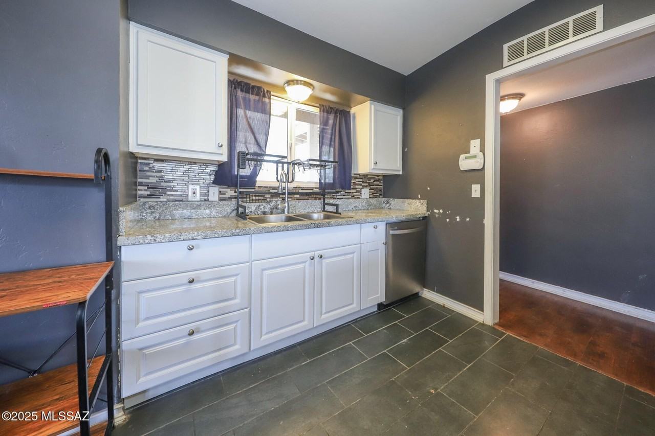 6824 E 38th St - Photo 3 of 6