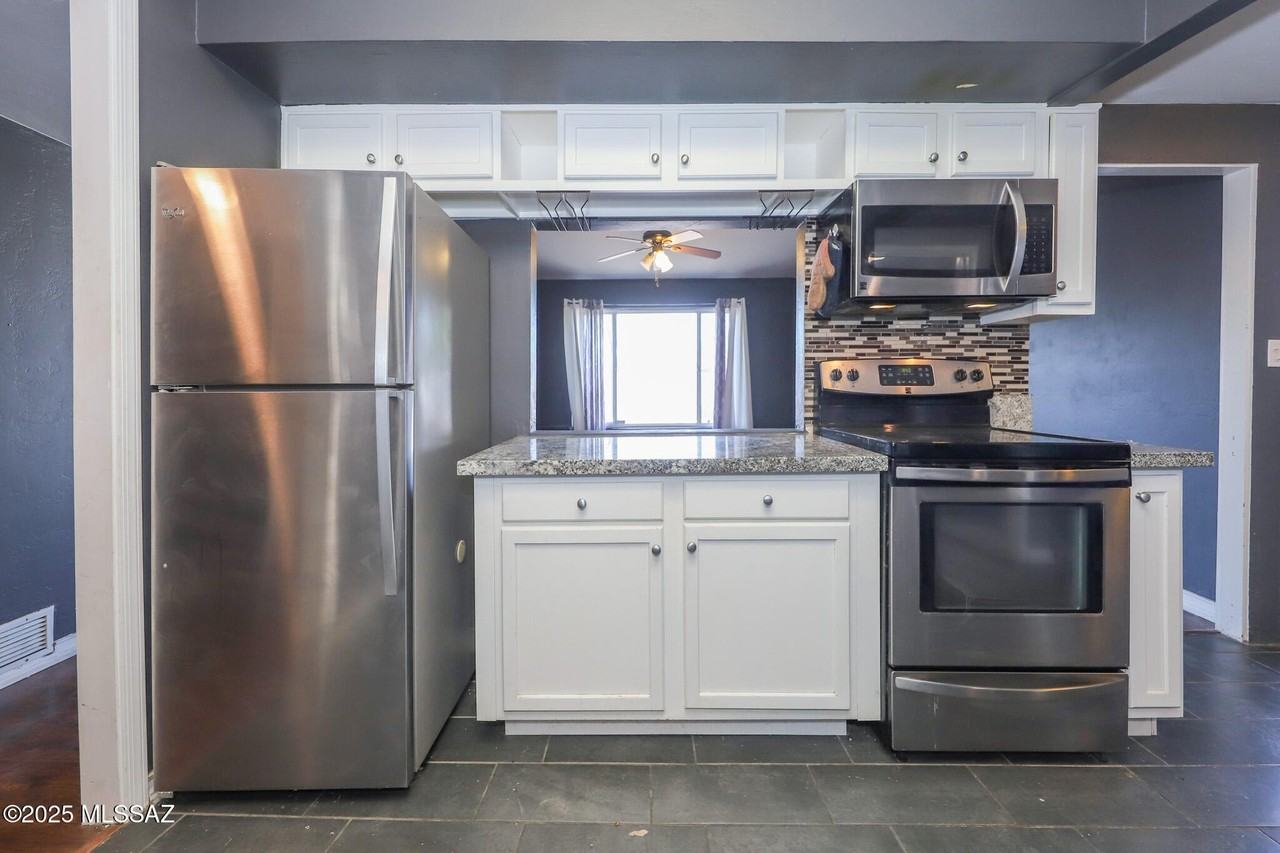 6824 E 38th St - Photo 4 of 6