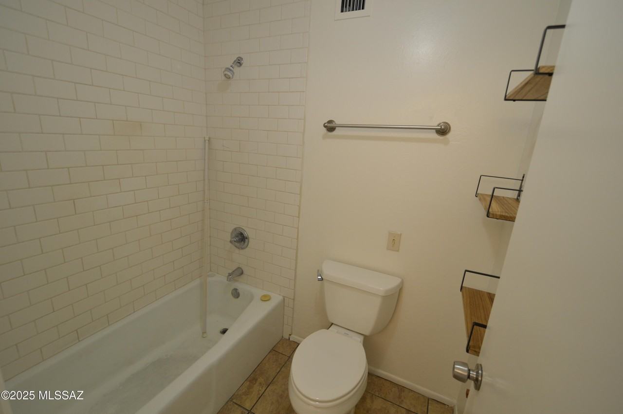 4438 E Fort Lowell Rd - Photo 7 of 10