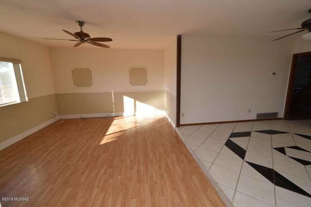 5050 N Hillcrest Dr - Photo 2 of 15