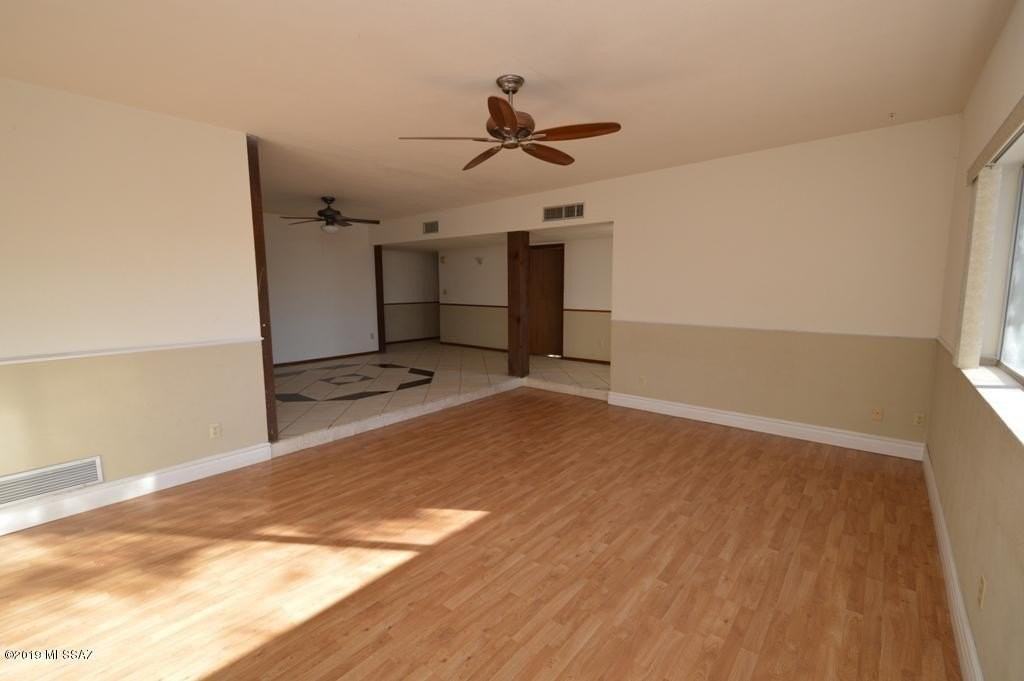 5050 N Hillcrest Dr - Photo 3 of 15