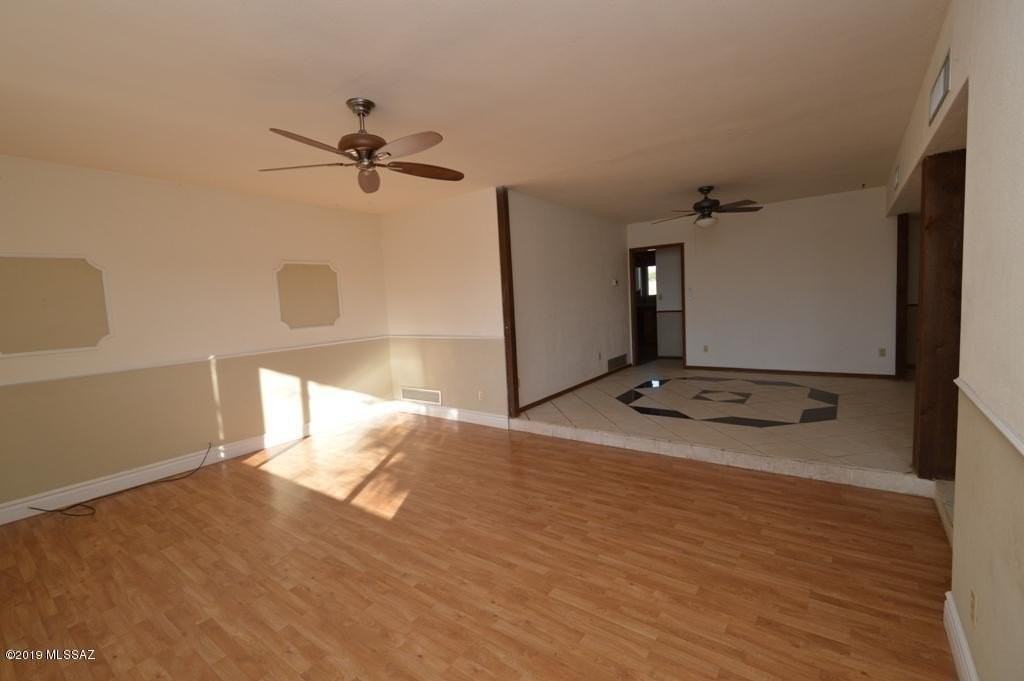 5050 N Hillcrest Dr - Photo 4 of 15