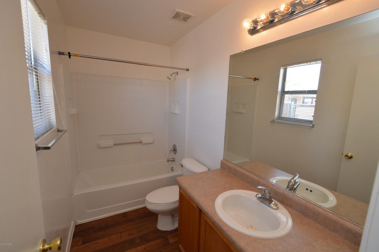 3512 E Monte Vista Dr Unit 2 #2 - Photo 6 of 10