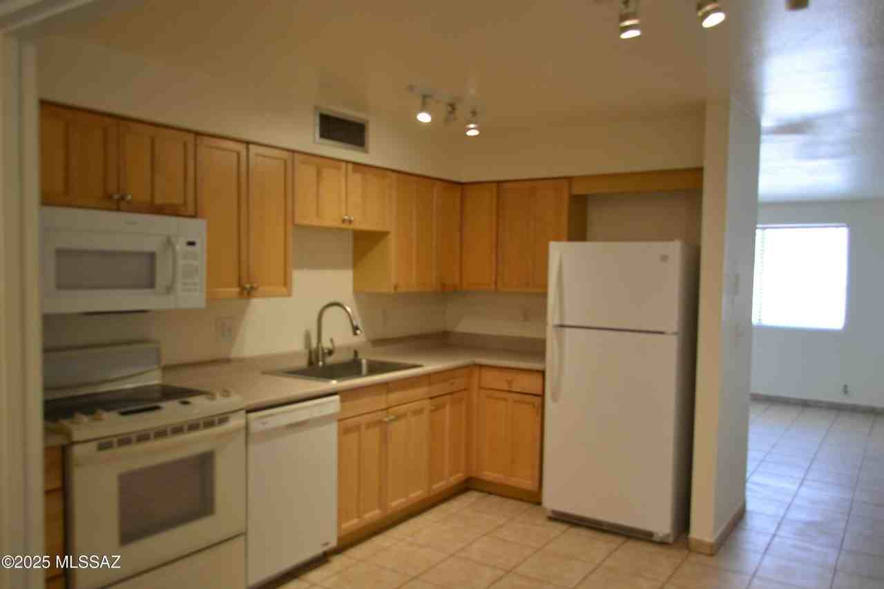 29 E Pastime Rd - Photo 6 of 19