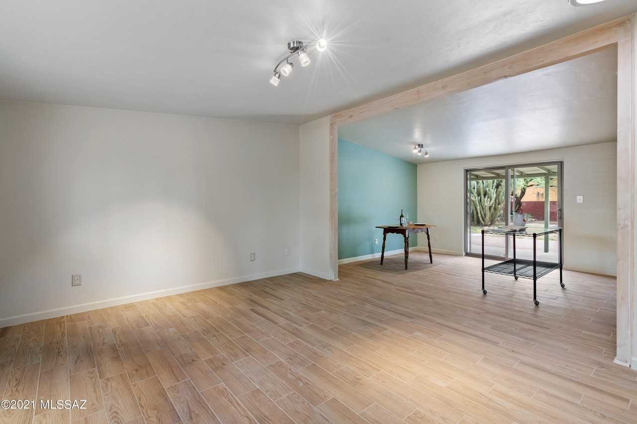 4048 N Fremont Ave - Photo 3 of 17