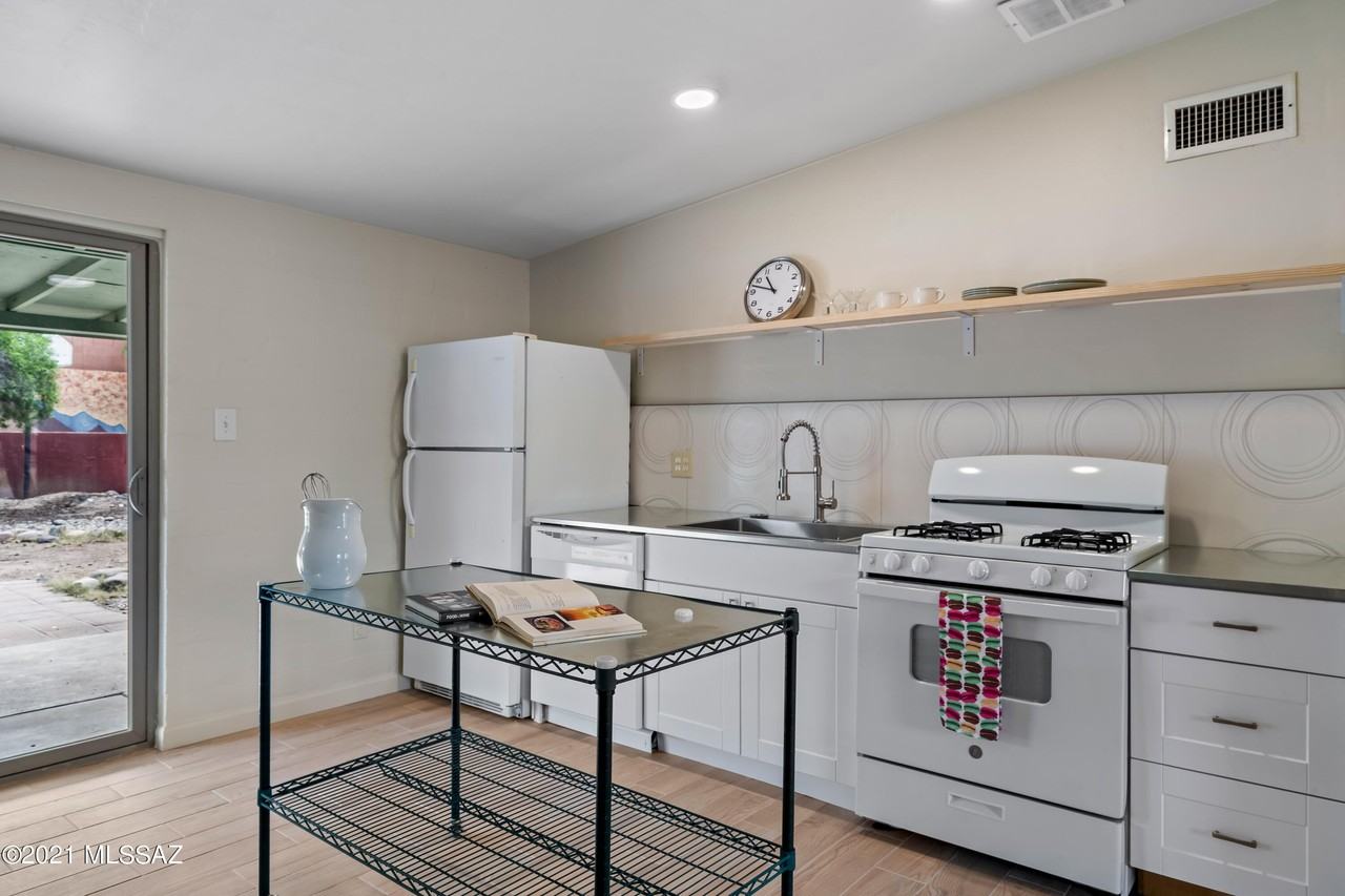 4048 N Fremont Ave - Photo 6 of 17