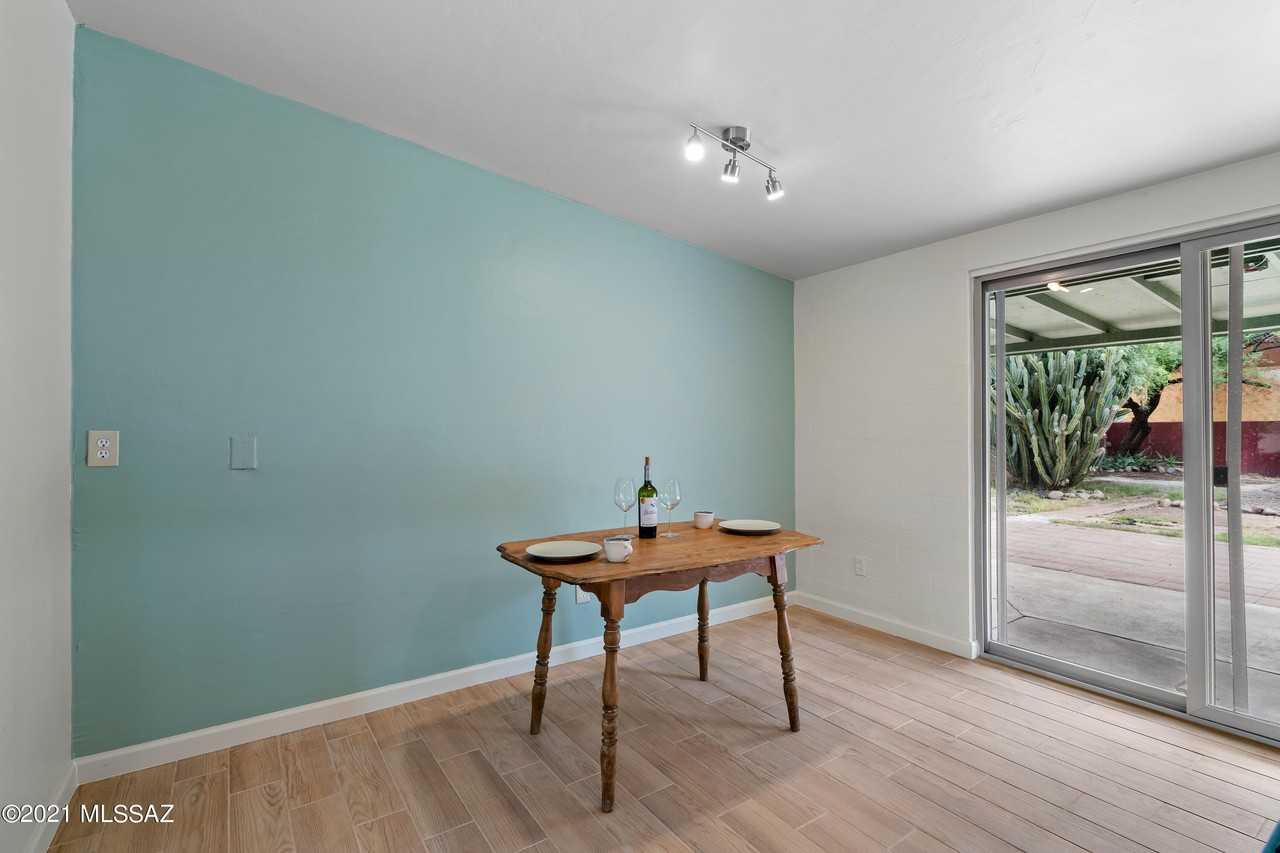 4048 N Fremont Ave - Photo 7 of 17