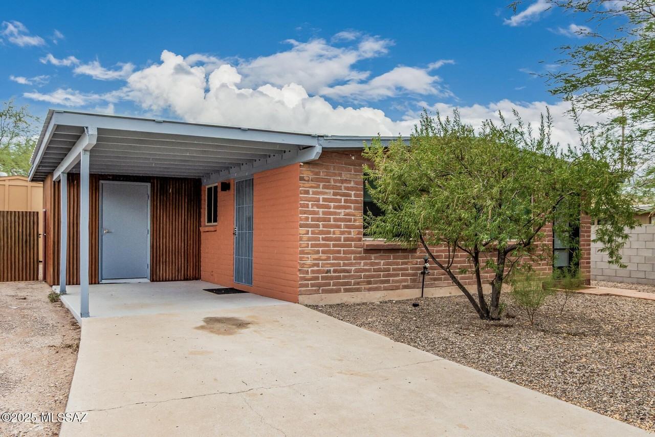 516 E Linden St - Photo 3 of 28