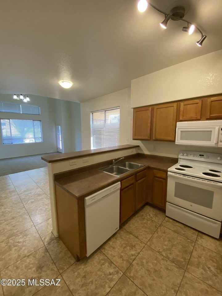 1250 E Weimer Cir Unit 27 #27 - Photo 3 of 15