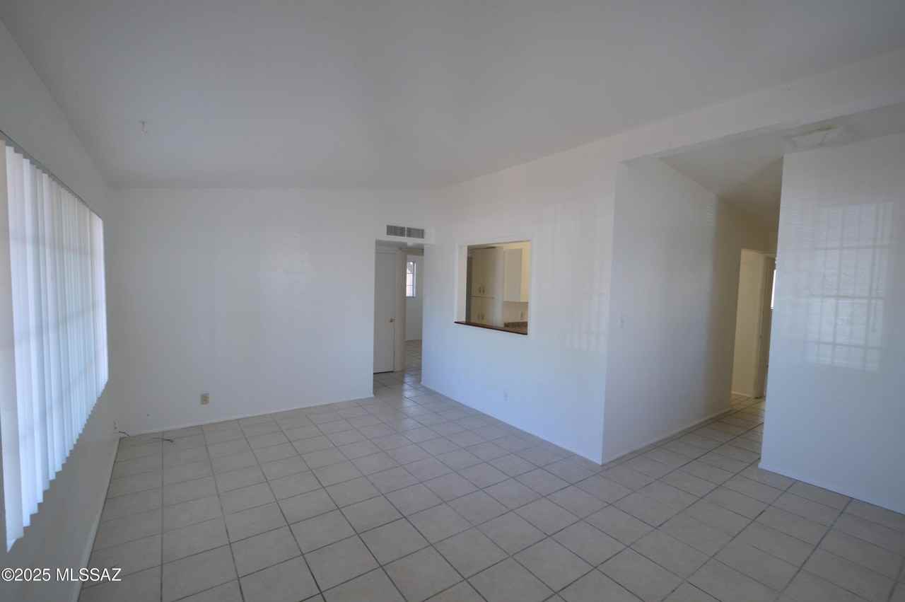 1434 E Lee St Unit 1 #1 - Photo 4 of 10