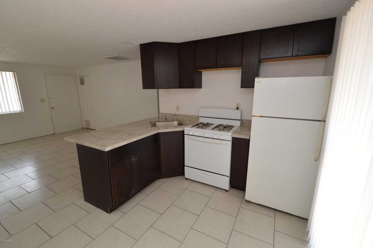 1809 S Van Buren Ave - Photo 3 of 10