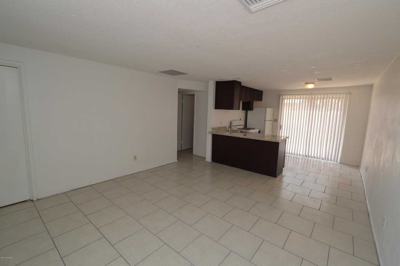 1809 S Van Buren Ave - Photo 4 of 10