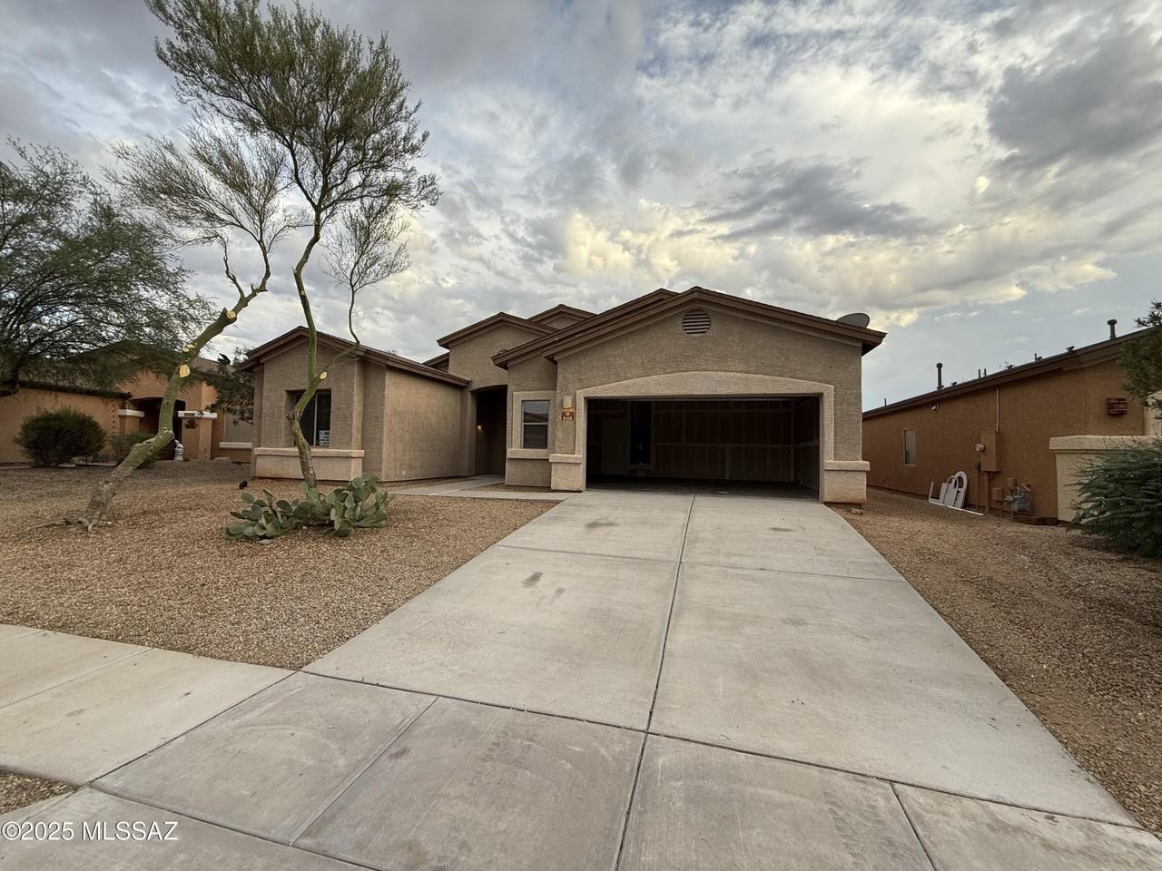 8401 W Calle Sancho Panza - Photo 3 of 27