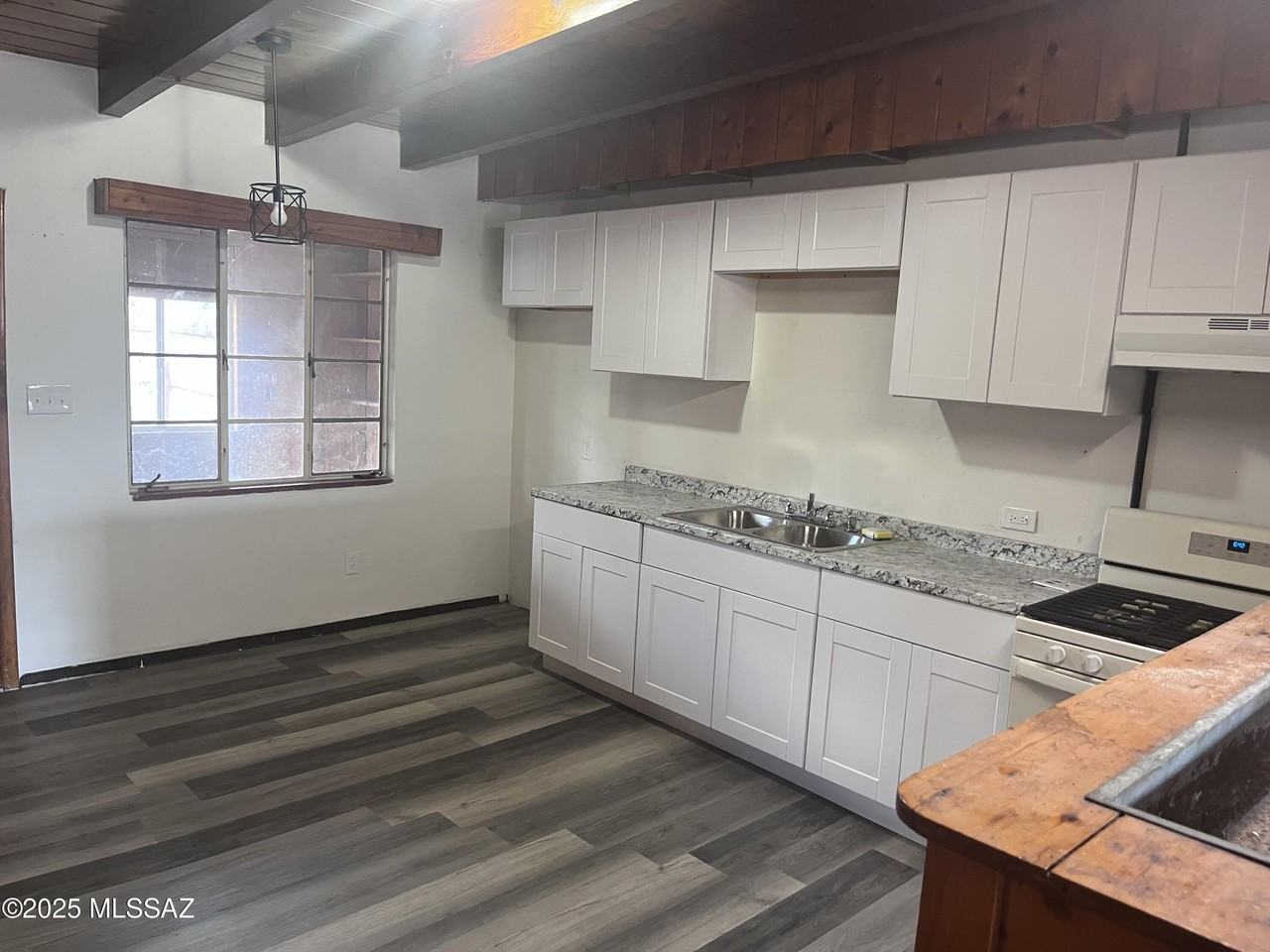 4039 N Park Ave - Photo 2 of 5