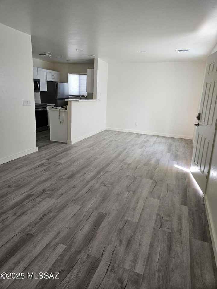 3420 S Clark Ave Unit 2 #2 - Photo 3 of 25