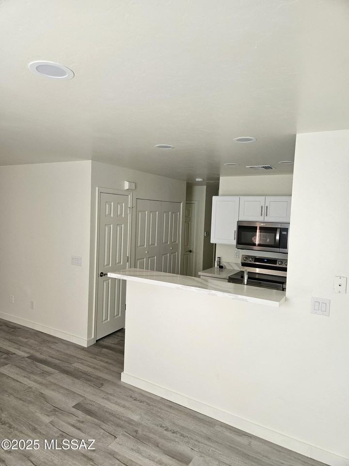 3420 S Clark Ave Unit 2 #2 - Photo 5 of 25