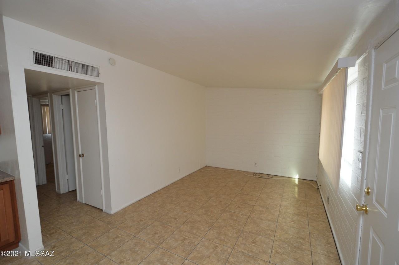 328 W Navajo Rd - Photo 3 of 7