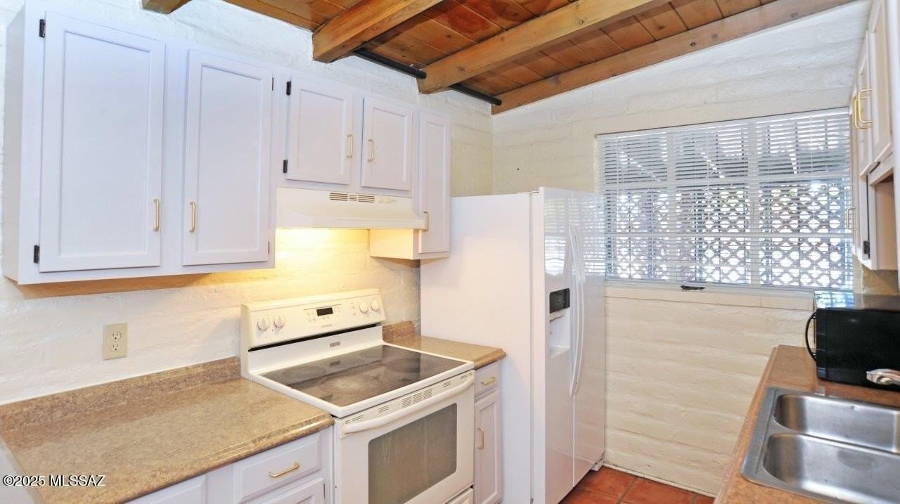 2437 N Walnut Ave - Photo 3 of 34