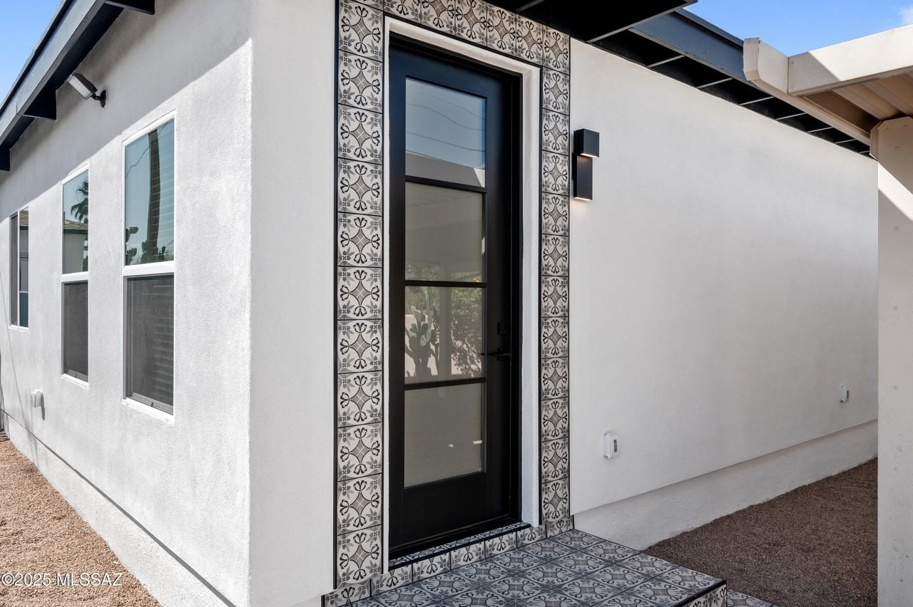 1815 E Waverly St Unit 2 #2 - Photo 2 of 42