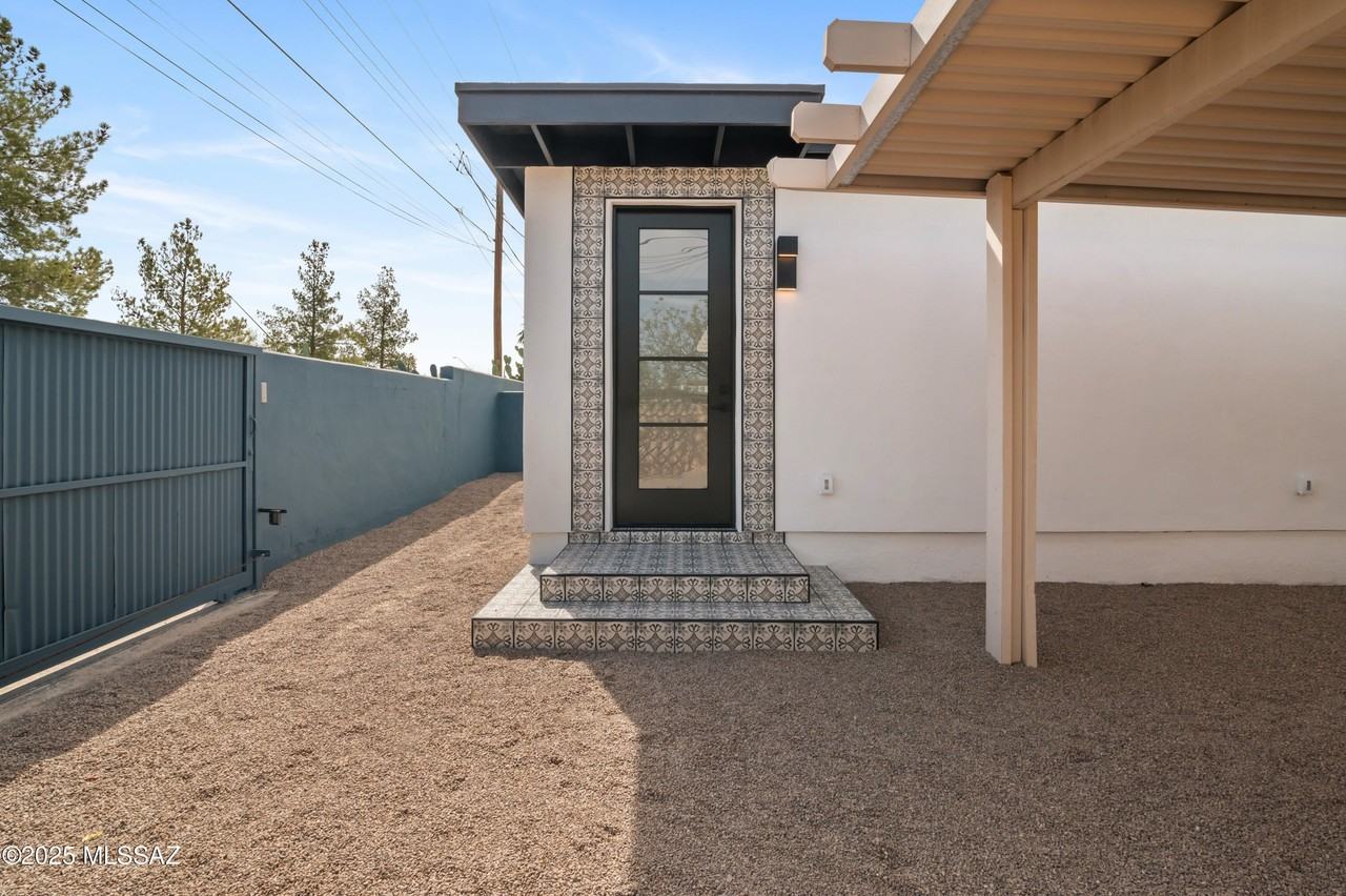 1815 E Waverly St Unit 2 #2 - Photo 3 of 42