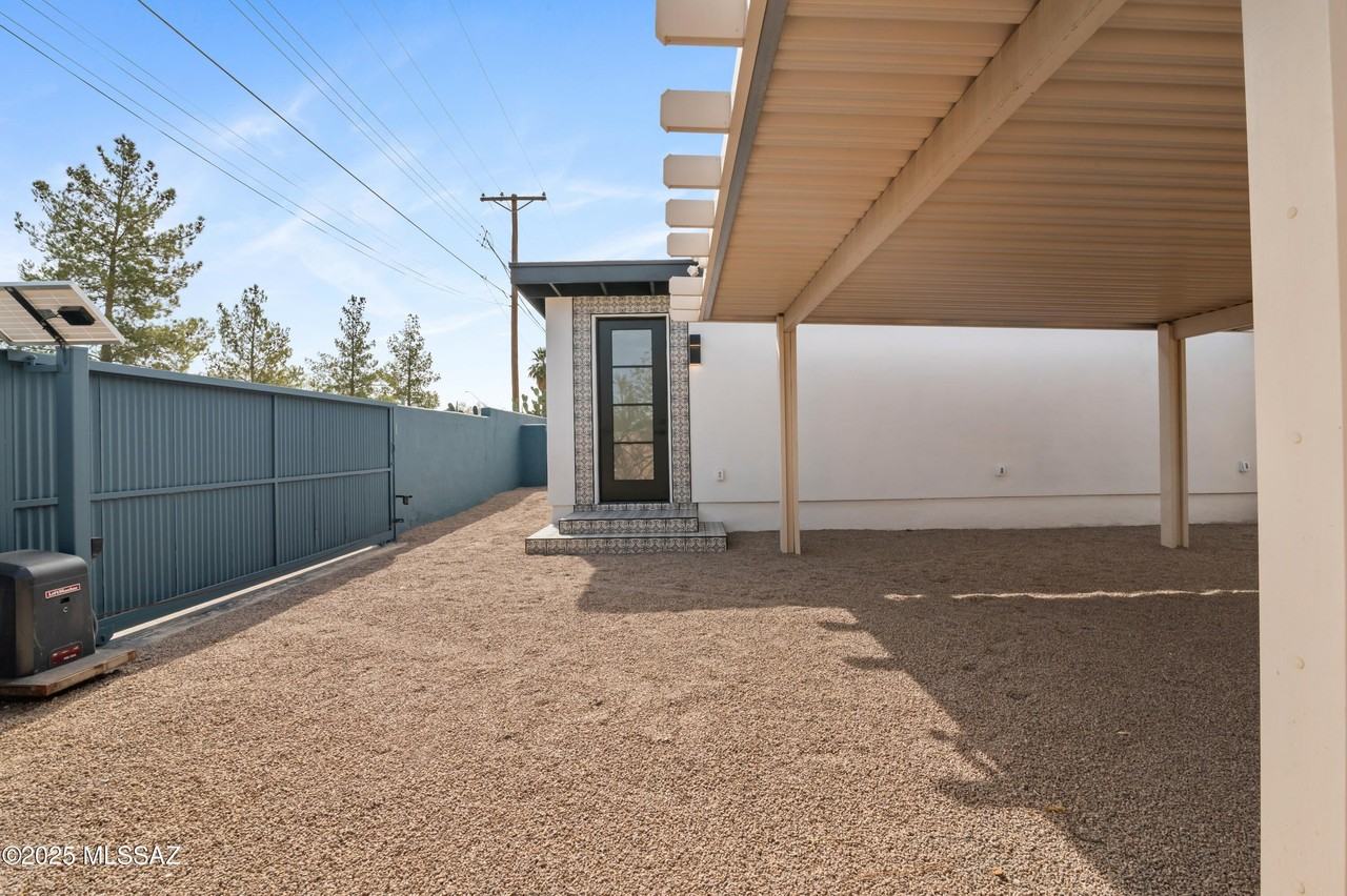 1815 E Waverly St Unit 2 #2 - Photo 5 of 42