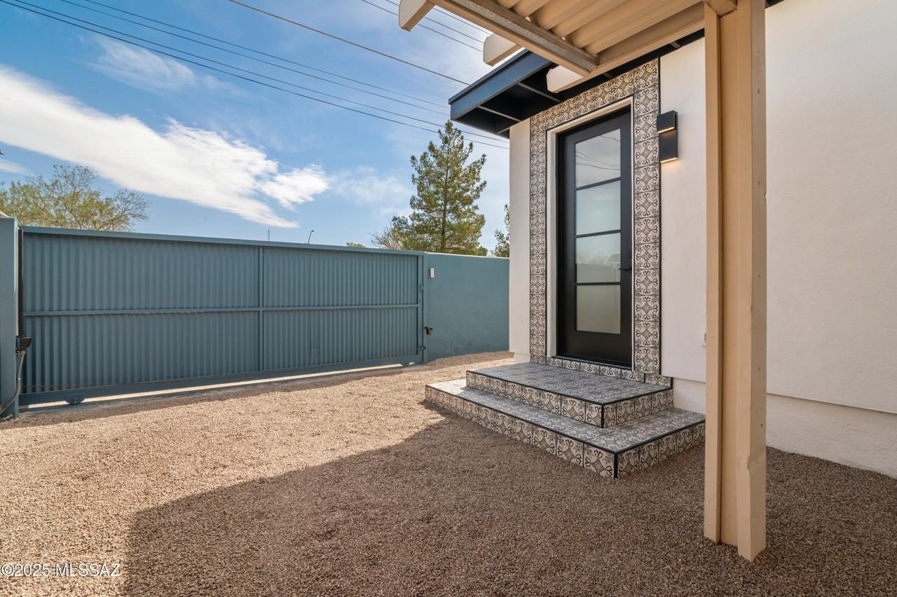 1815 E Waverly St Unit 2 #2 - Photo 6 of 42