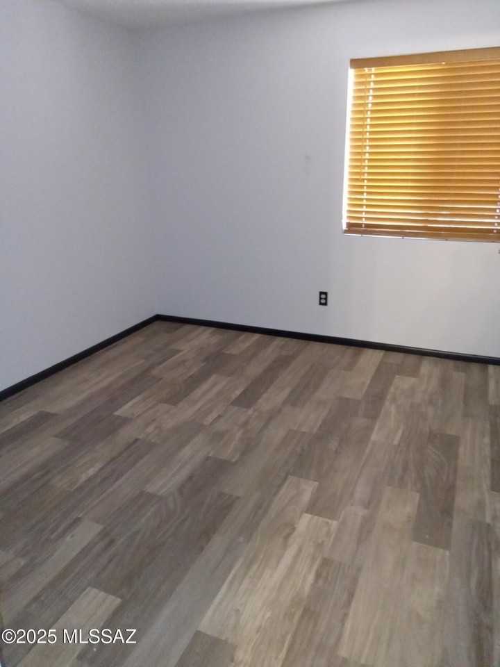 6635 E Golf Links Rd Apt 3 #3 - Photo 4 of 11