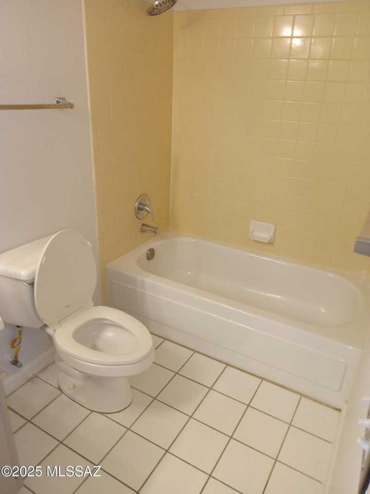 6635 E Golf Links Rd Apt 3 #3 - Photo 5 of 11