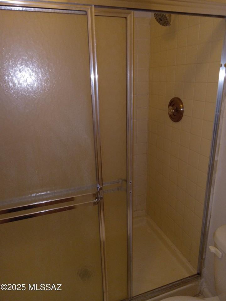 6635 E Golf Links Rd Apt 3 #3 - Photo 6 of 11