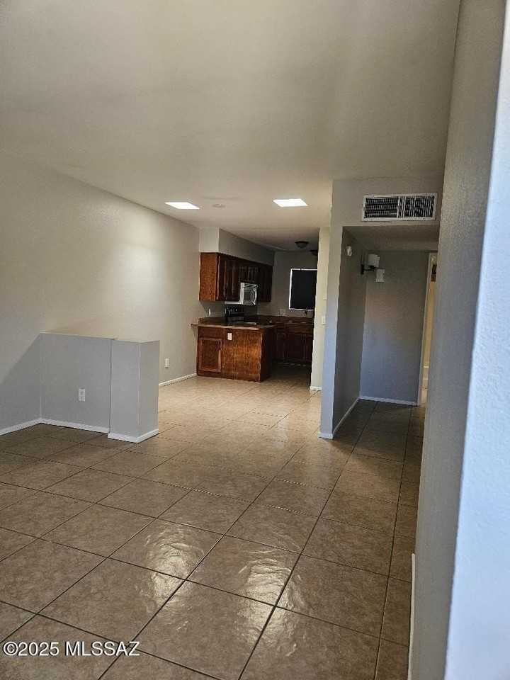 2825 N Estrella Ave Apt 2 #2 - Photo 3 of 20