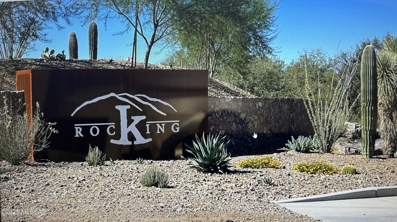 7999 S Bentgrass Ln - Photo 2 of 20