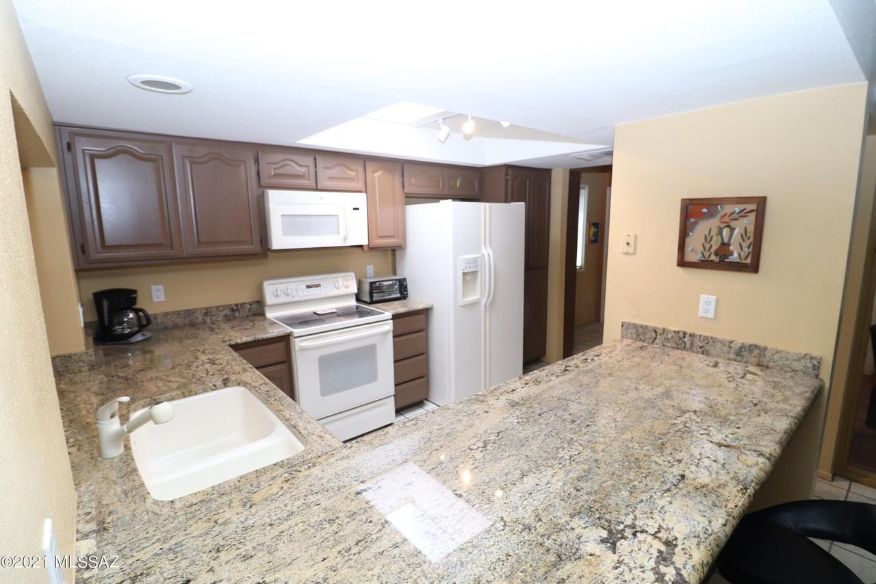 5602 N Camino Del Sol - Photo 2 of 35