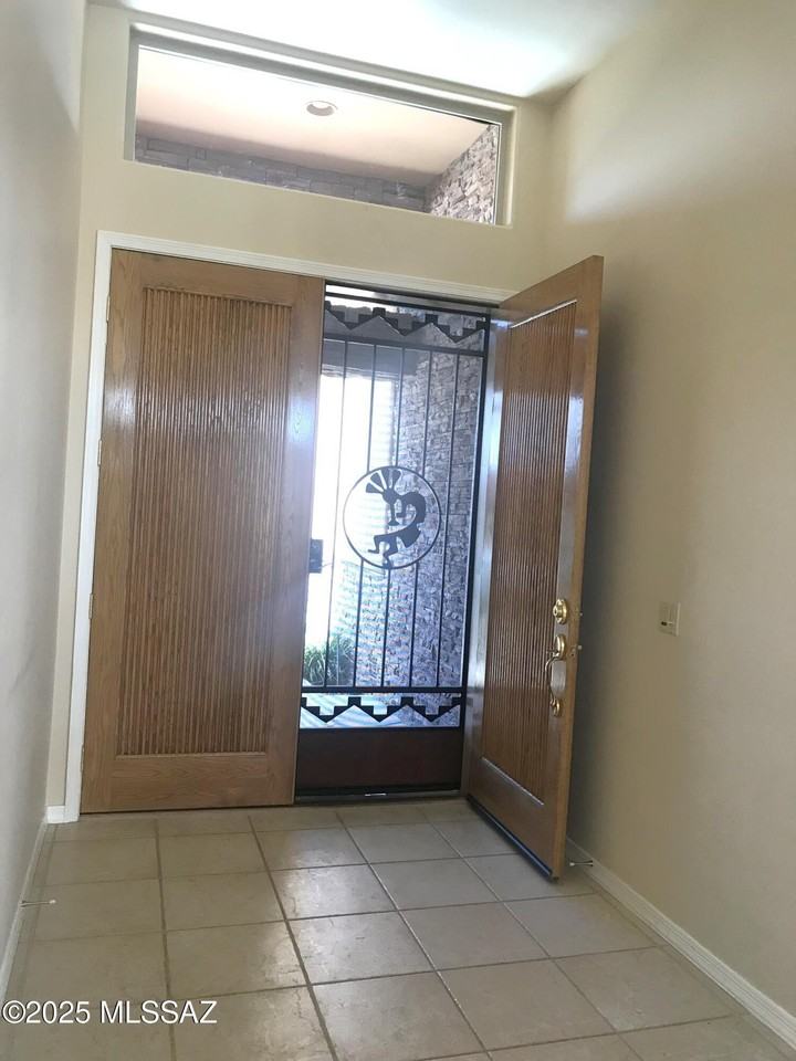 13842 N Slazenger Dr - Photo 3 of 17