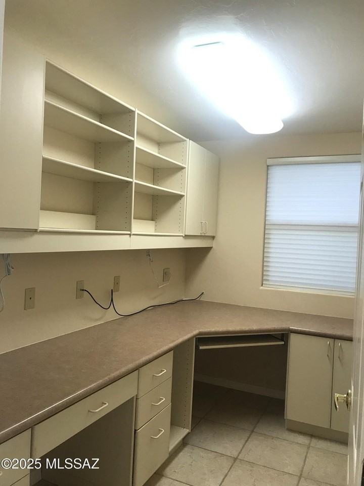 13842 N Slazenger Dr - Photo 5 of 17