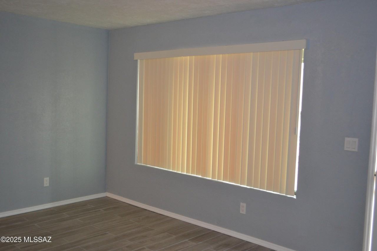 1902 S Montezuma Ave Apt D #D - Photo 3 of 17