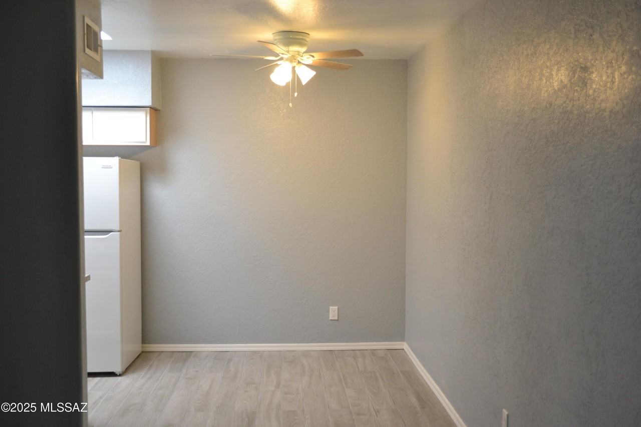 1902 S Montezuma Ave Apt D #D - Photo 4 of 17