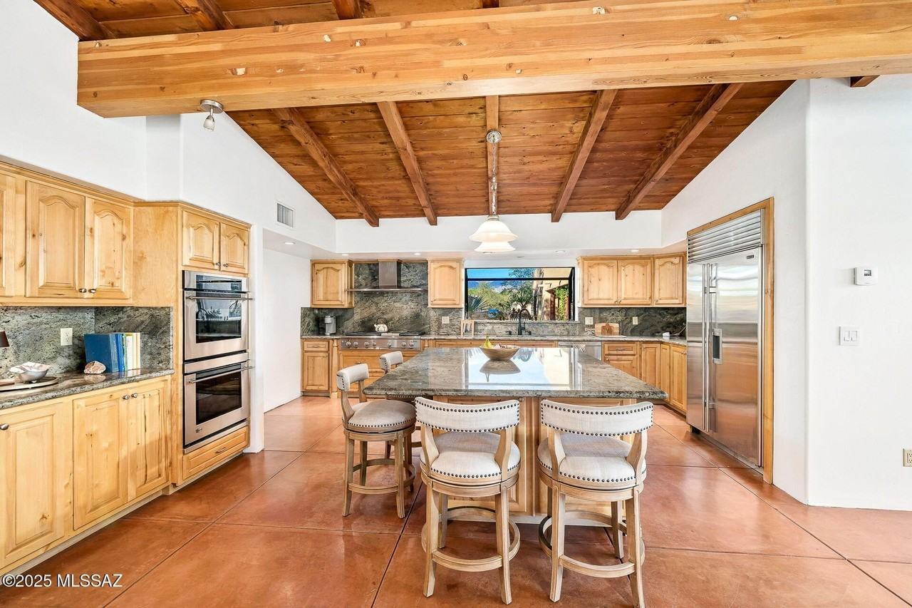 8959 E Woodland Rd - Photo 4 of 49