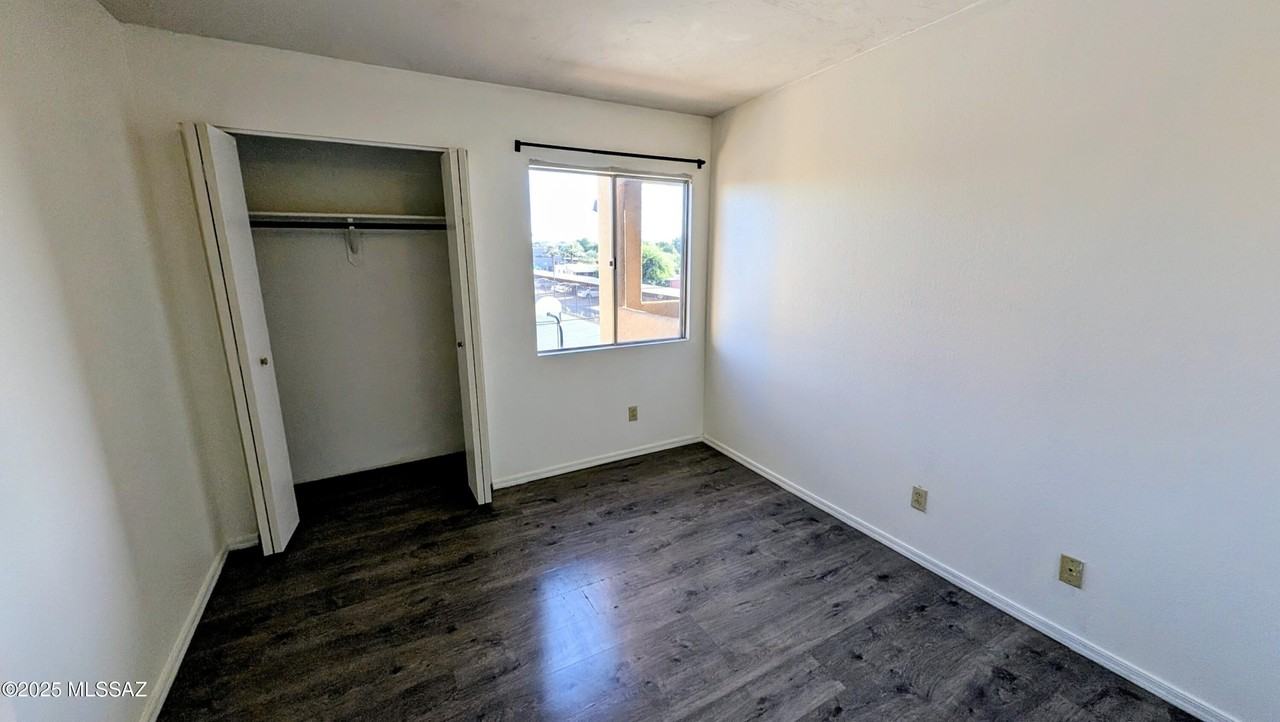 1810 E Blacklidge Dr Unit 4224 #4224 - Photo 5 of 12